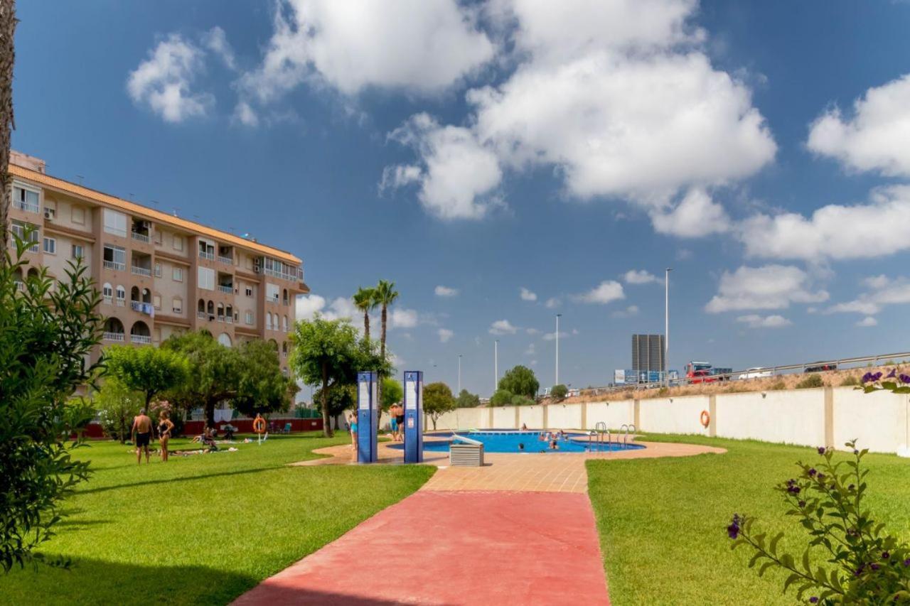 Apartamentos Villa Madrid Torrevieja Exterior foto