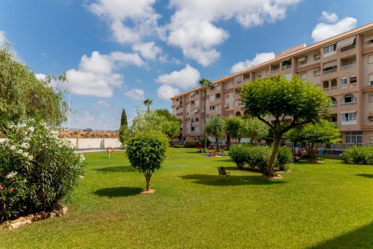 Apartamentos Villa Madrid Torrevieja Exterior foto